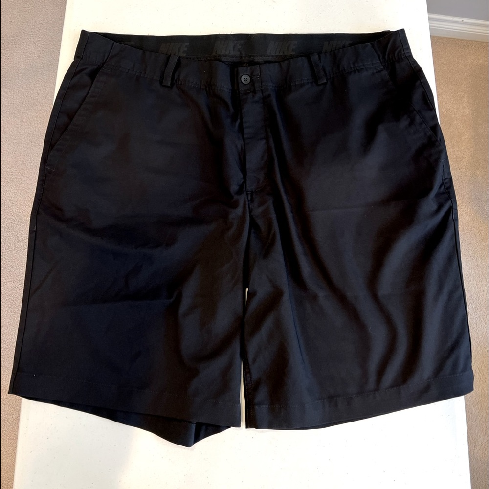 Mens size 42 Nike Golf Shorts